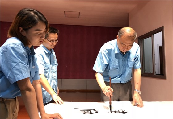 管總現(xiàn)場(chǎng)演示書法 管總現(xiàn)場(chǎng)演示書法