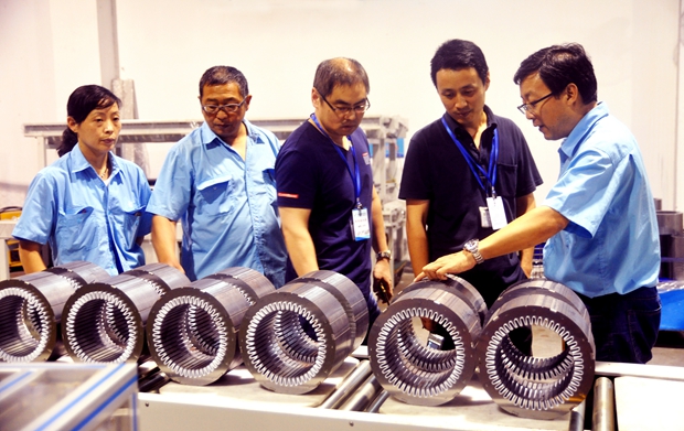 國家安標(biāo)中心評審人員在皖南電機生產(chǎn)現(xiàn)場取證